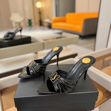 YSL「SAINT LAURENT*」 夏季新品 尖头优雅大气高跟拖鞋 —————————— 尖头设计拉长腿部线条, YSL「SAINT LAURENT*」 夏季新品 尖头优雅大气高跟拖鞋 —————————— 尖头设计拉长腿部线条,