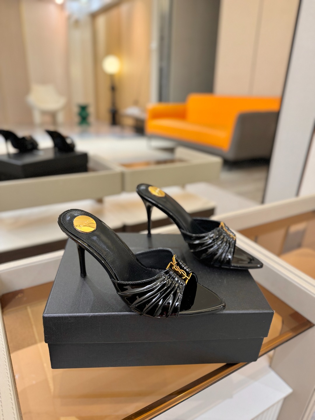 YSL「SAINT LAURENT*」 夏季新品 尖头优雅大气高跟拖鞋 —————————— 尖头设计拉长腿部线条, YSL「SAINT LAURENT*」 夏季新品 尖头优雅大气高跟拖鞋 —————————— 尖头设计拉长腿部线条,