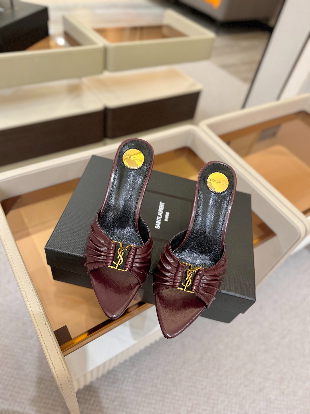 YSL「SAINT LAURENT*」 夏季新品 尖头优雅大气高跟拖鞋 —————————— 尖头设计拉长腿部线条, YSL「SAINT LAURENT*」 夏季新品 尖头优雅大气高跟拖鞋 —————————— 尖头设计拉长腿部线条,