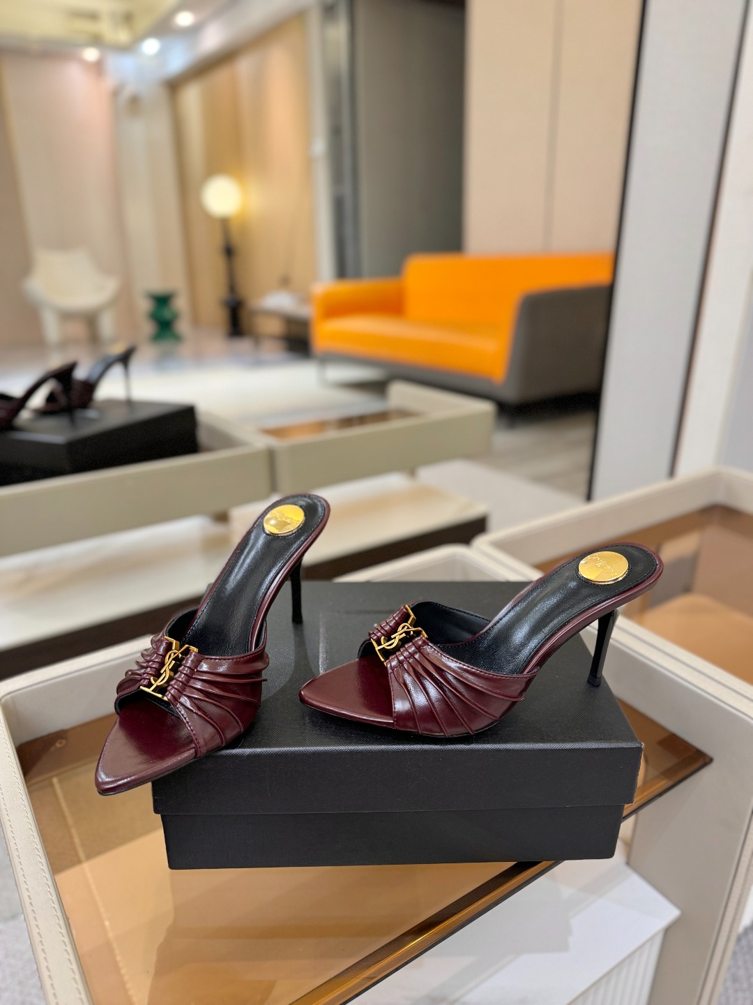 YSL「SAINT LAURENT*」 夏季新品 尖头优雅大气高跟拖鞋 —————————— 尖头设计拉长腿部线条, YSL「SAINT LAURENT*」 夏季新品 尖头优雅大气高跟拖鞋 —————————— 尖头设计拉长腿部线条,