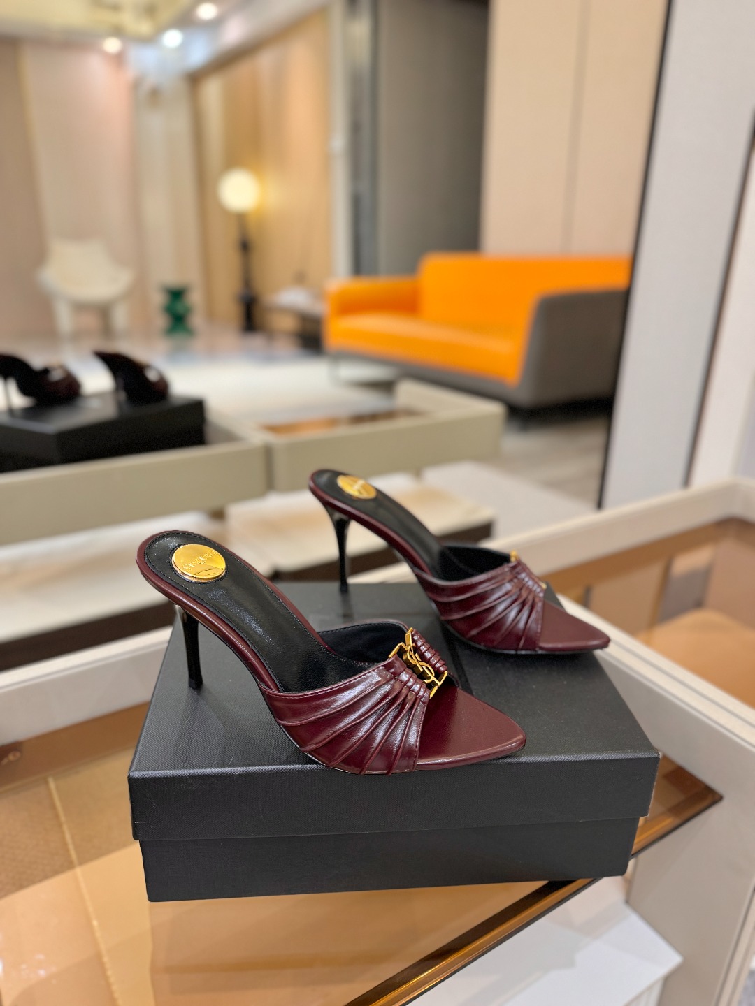 YSL「SAINT LAURENT*」 夏季新品 尖头优雅大气高跟拖鞋 —————————— 尖头设计拉长腿部线条, YSL「SAINT LAURENT*」 夏季新品 尖头优雅大气高跟拖鞋 —————————— 尖头设计拉长腿部线条,