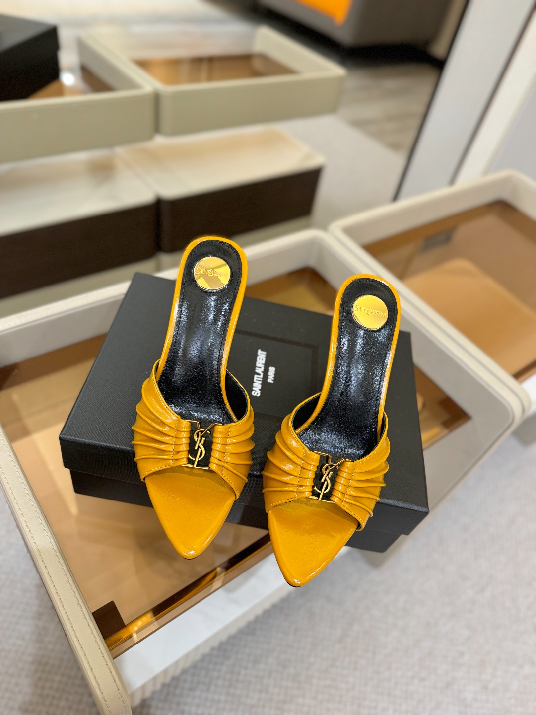YSL「SAINT LAURENT*」 夏季新品 尖头优雅大气高跟拖鞋 —————————— 尖头设计拉长腿部线条, YSL「SAINT LAURENT*」 夏季新品 尖头优雅大气高跟拖鞋 —————————— 尖头设计拉长腿部线条,