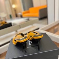 YSL「SAINT LAURENT*」 夏季新品 尖头优雅大气高跟拖鞋 —————————— 尖头设计拉长腿部线条, YSL「SAINT LAURENT*」 夏季新品 尖头优雅大气高跟拖鞋 —————————— 尖头设计拉长腿部线条,