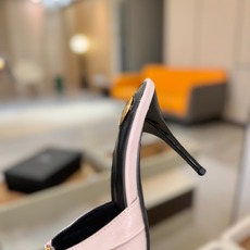 YSL「SAINT LAURENT*」 夏季新品 尖头优雅大气高跟拖鞋 —————————— 尖头设计拉长腿部线条, YSL「SAINT LAURENT*」 夏季新品 尖头优雅大气高跟拖鞋 —————————— 尖头设计拉长腿部线条,
