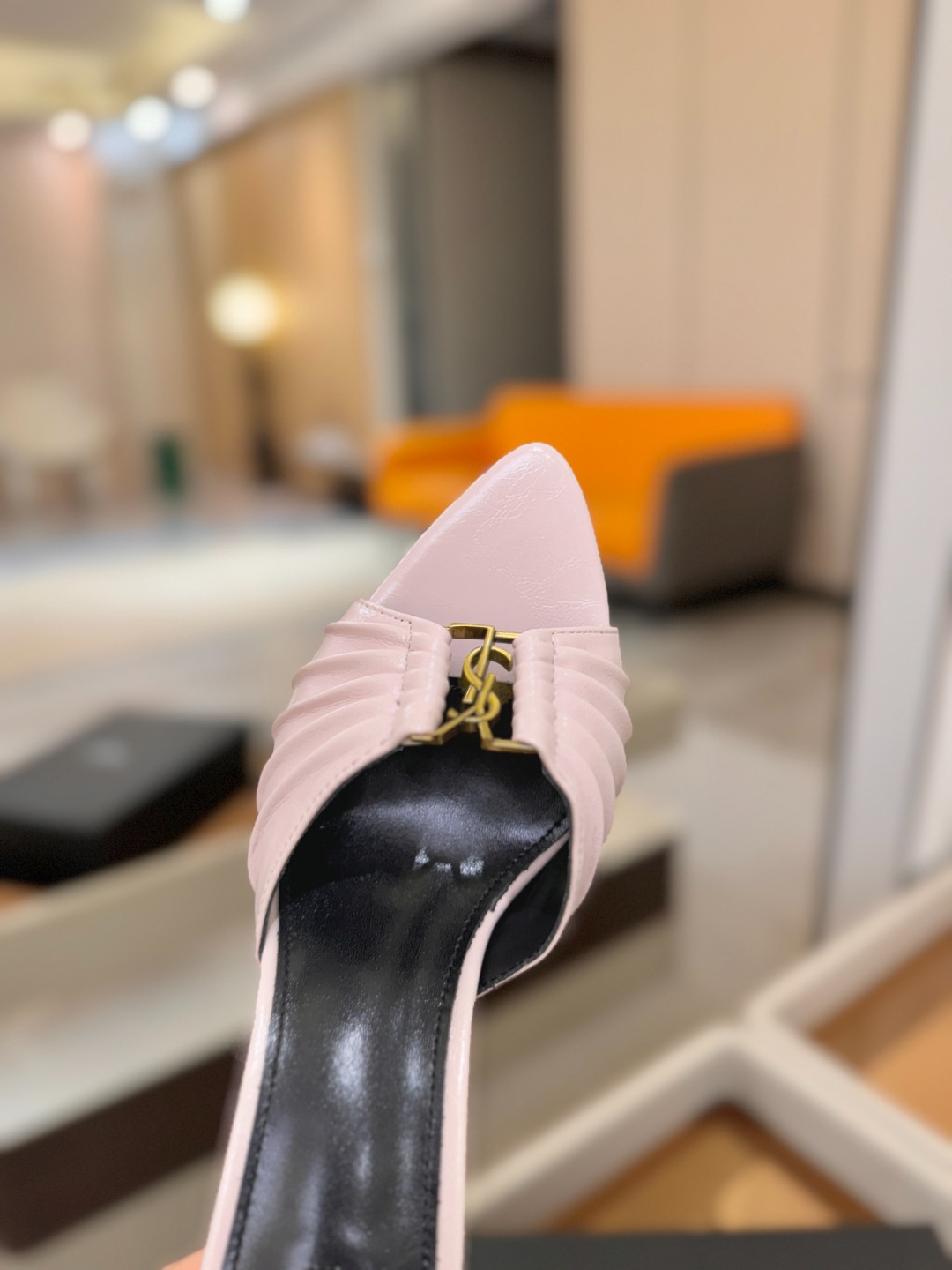 YSL「SAINT LAURENT*」 夏季新品 尖头优雅大气高跟拖鞋 —————————— 尖头设计拉长腿部线条, YSL「SAINT LAURENT*」 夏季新品 尖头优雅大气高跟拖鞋 —————————— 尖头设计拉长腿部线条,
