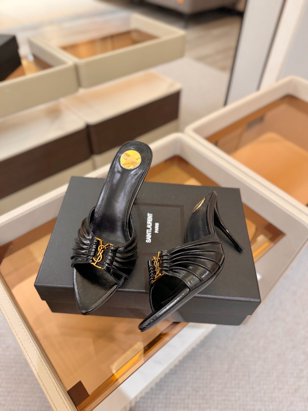 YSL「SAINT LAURENT*」 夏季新品 尖头优雅大气高跟拖鞋 —————————— 尖头设计拉长腿部线条, YSL「SAINT LAURENT*」 夏季新品 尖头优雅大气高跟拖鞋 —————————— 尖头设计拉长腿部线条,