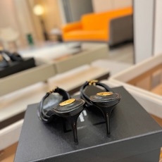 YSL「SAINT LAURENT*」 夏季新品 尖头优雅大气高跟拖鞋 —————————— 尖头设计拉长腿部线条, YSL「SAINT LAURENT*」 夏季新品 尖头优雅大气高跟拖鞋 —————————— 尖头设计拉长腿部线条,