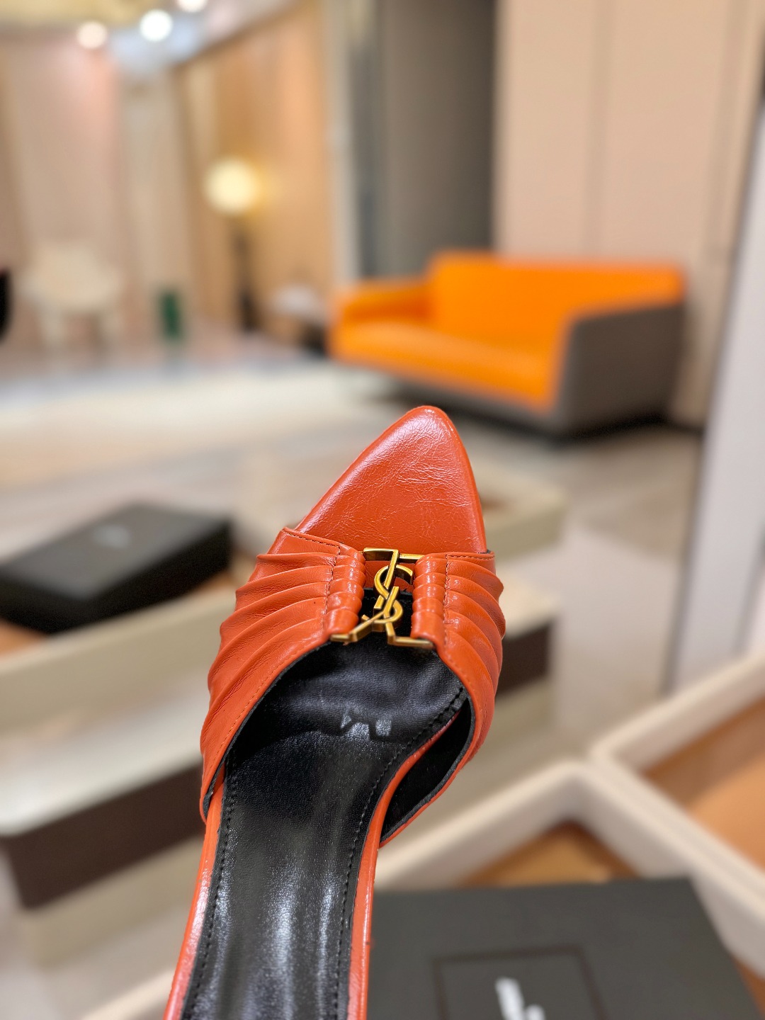 YSL「SAINT LAURENT*」 夏季新品 尖头优雅大气高跟拖鞋 —————————— 尖头设计拉长腿部线条, YSL「SAINT LAURENT*」 夏季新品 尖头优雅大气高跟拖鞋 —————————— 尖头设计拉长腿部线条,