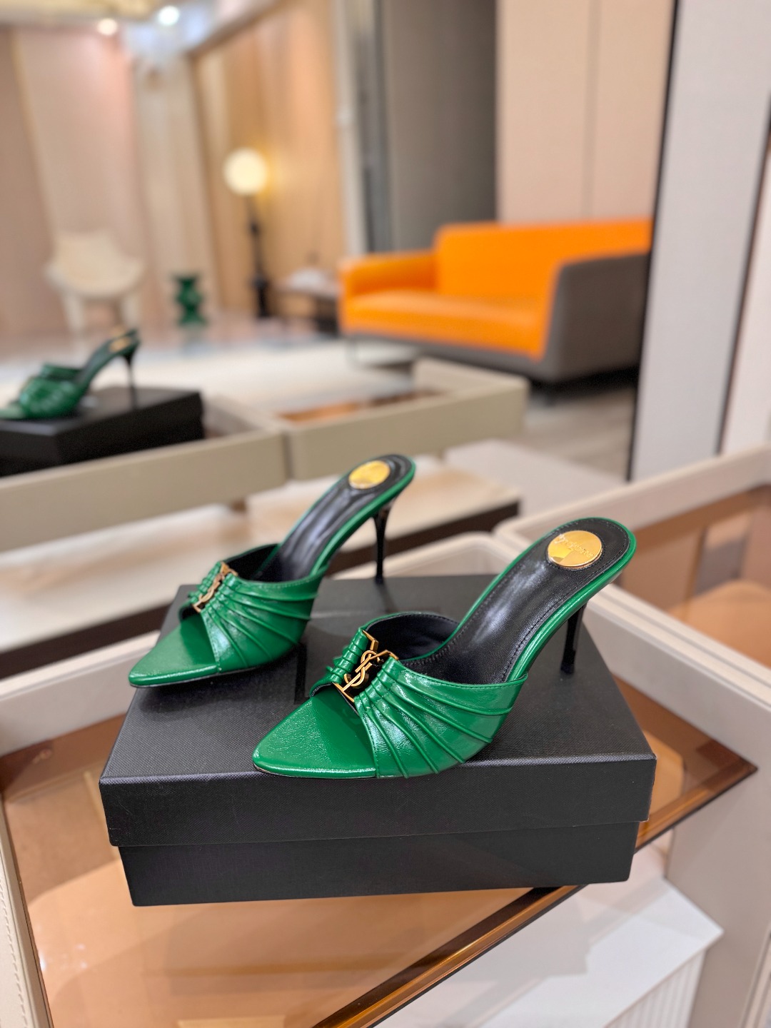 YSL「SAINT LAURENT*」 夏季新品 尖头优雅大气高跟拖鞋 —————————— 尖头设计拉长腿部线条, YSL「SAINT LAURENT*」 夏季新品 尖头优雅大气高跟拖鞋 —————————— 尖头设计拉长腿部线条,