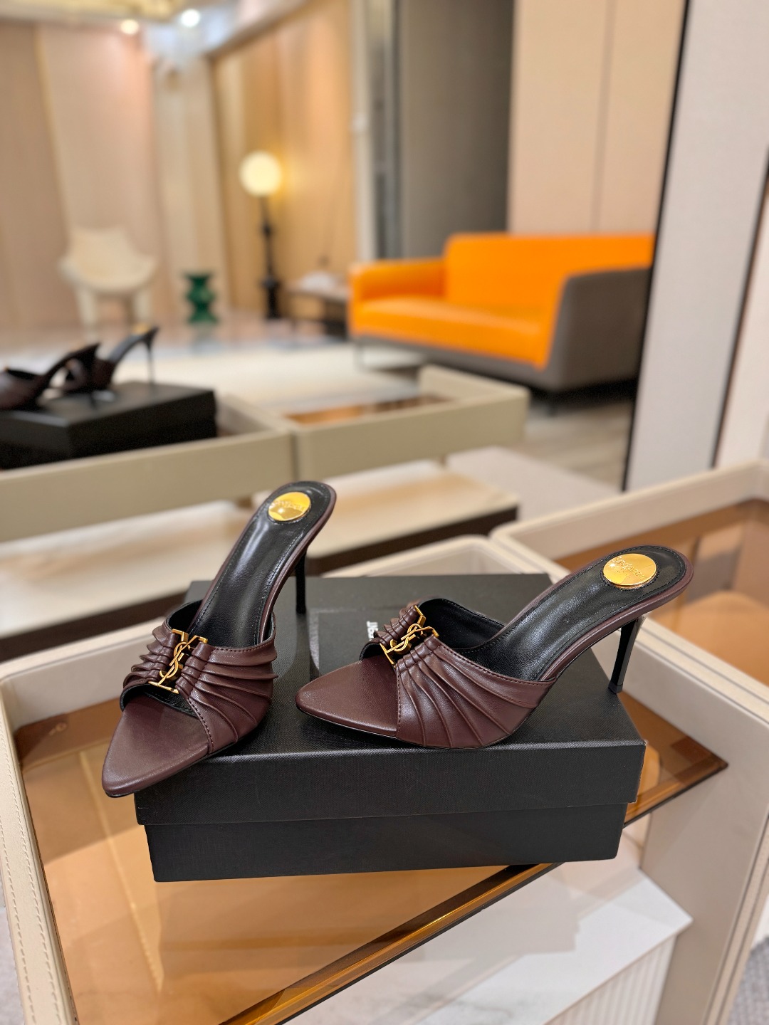 YSL「SAINT LAURENT*」 夏季新品 尖头优雅大气高跟拖鞋 —————————— 尖头设计拉长腿部线条, YSL「SAINT LAURENT*」 夏季新品 尖头优雅大气高跟拖鞋 —————————— 尖头设计拉长腿部线条,