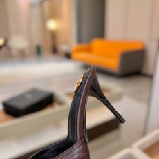 YSL「SAINT LAURENT*」 夏季新品 尖头优雅大气高跟拖鞋 —————————— 尖头设计拉长腿部线条, YSL「SAINT LAURENT*」 夏季新品 尖头优雅大气高跟拖鞋 —————————— 尖头设计拉长腿部线条,