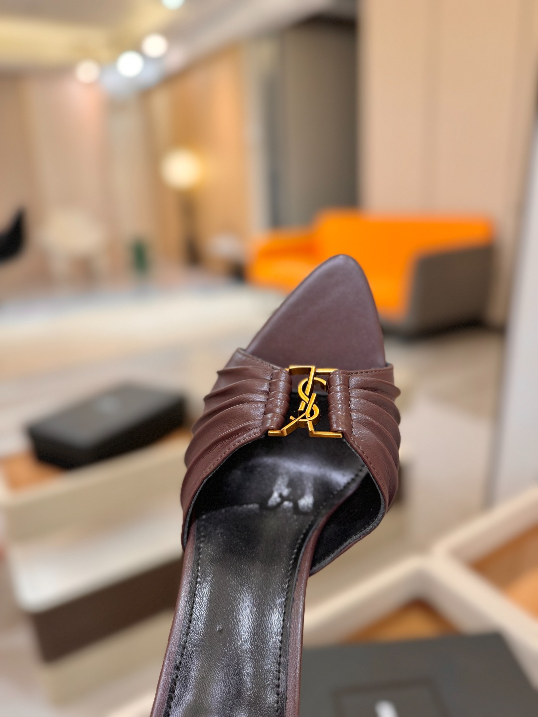 YSL「SAINT LAURENT*」 夏季新品 尖头优雅大气高跟拖鞋 —————————— 尖头设计拉长腿部线条, YSL「SAINT LAURENT*」 夏季新品 尖头优雅大气高跟拖鞋 —————————— 尖头设计拉长腿部线条,