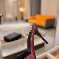 YSL「SAINT LAURENT*」 夏季新品 尖头优雅大气高跟拖鞋 —————————— 尖头设计拉长腿部线条, YSL「SAINT LAURENT*」 夏季新品 尖头优雅大气高跟拖鞋 —————————— 尖头设计拉长腿部线条,