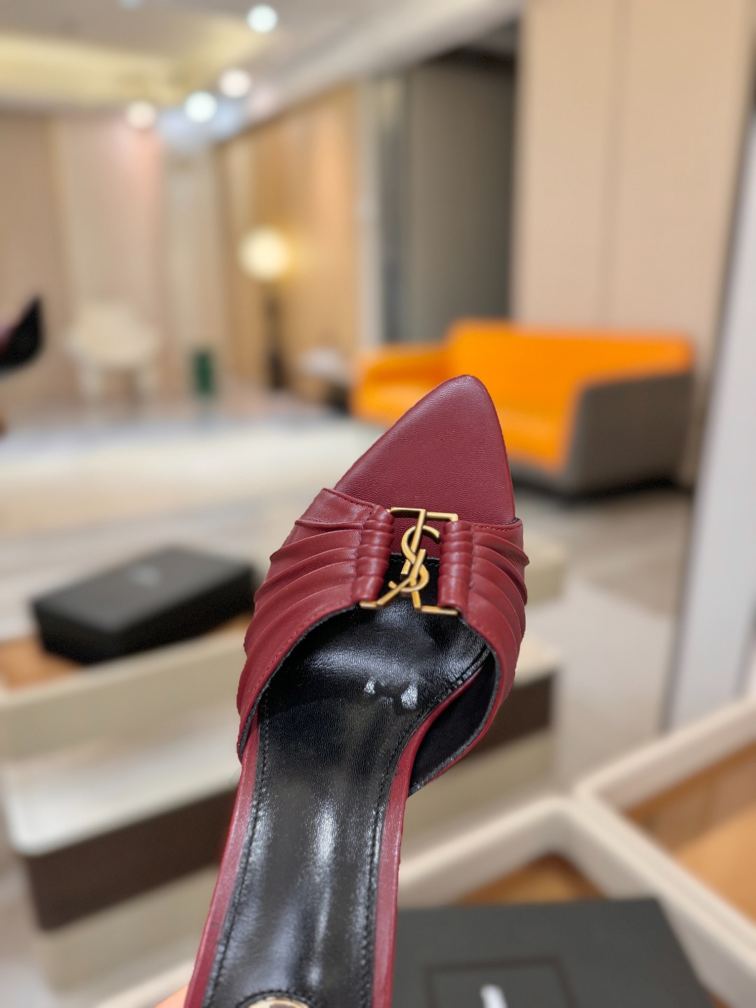 YSL「SAINT LAURENT*」 夏季新品 尖头优雅大气高跟拖鞋 —————————— 尖头设计拉长腿部线条, YSL「SAINT LAURENT*」 夏季新品 尖头优雅大气高跟拖鞋 —————————— 尖头设计拉长腿部线条,