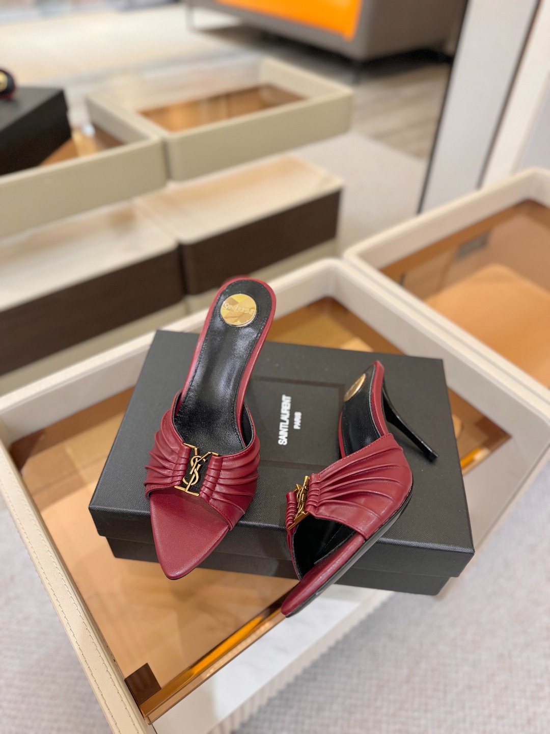 YSL「SAINT LAURENT*」 夏季新品 尖头优雅大气高跟拖鞋 —————————— 尖头设计拉长腿部线条, YSL「SAINT LAURENT*」 夏季新品 尖头优雅大气高跟拖鞋 —————————— 尖头设计拉长腿部线条,