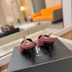 YSL「SAINT LAURENT*」 夏季新品 尖头优雅大气高跟拖鞋 —————————— 尖头设计拉长腿部线条, YSL「SAINT LAURENT*」 夏季新品 尖头优雅大气高跟拖鞋 —————————— 尖头设计拉长腿部线条,