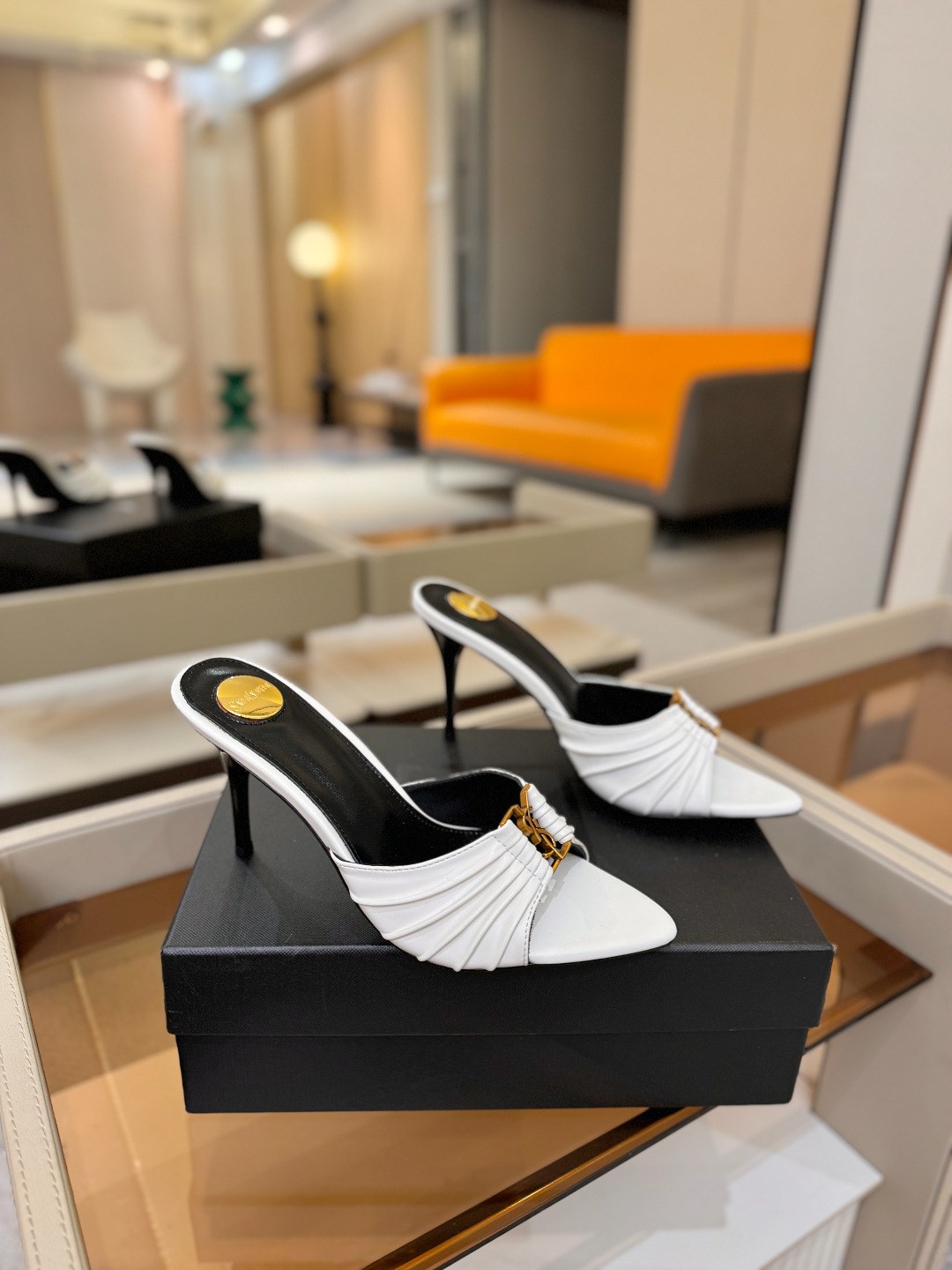 YSL「SAINT LAURENT*」 夏季新品 尖头优雅大气高跟拖鞋 —————————— 尖头设计拉长腿部线条, YSL「SAINT LAURENT*」 夏季新品 尖头优雅大气高跟拖鞋 —————————— 尖头设计拉长腿部线条,