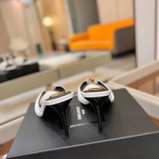 YSL「SAINT LAURENT*」 夏季新品 尖头优雅大气高跟拖鞋 —————————— 尖头设计拉长腿部线条, YSL「SAINT LAURENT*」 夏季新品 尖头优雅大气高跟拖鞋 —————————— 尖头设计拉长腿部线条,