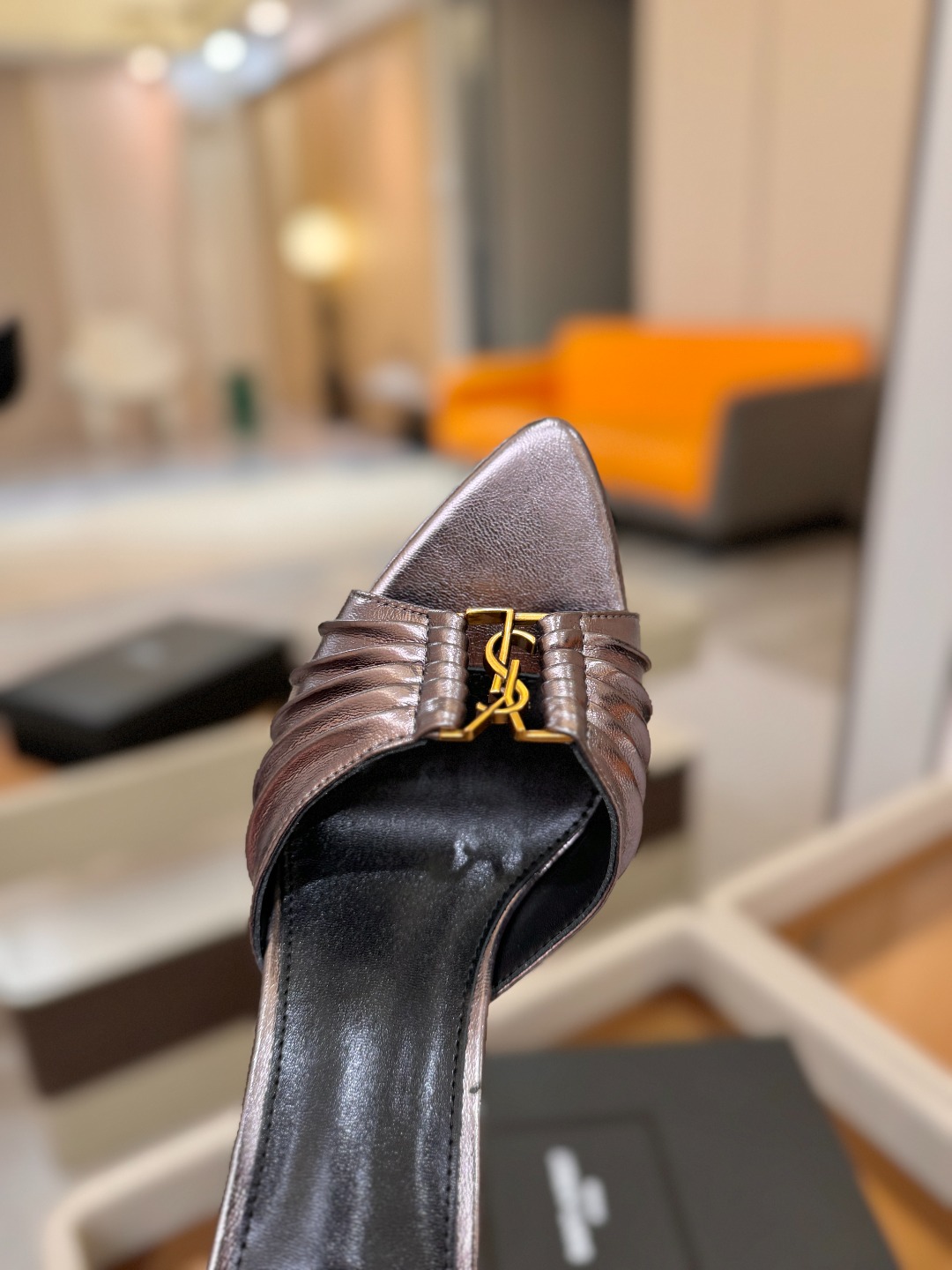 YSL「SAINT LAURENT*」 夏季新品 尖头优雅大气高跟拖鞋 —————————— 尖头设计拉长腿部线条, YSL「SAINT LAURENT*」 夏季新品 尖头优雅大气高跟拖鞋 —————————— 尖头设计拉长腿部线条,