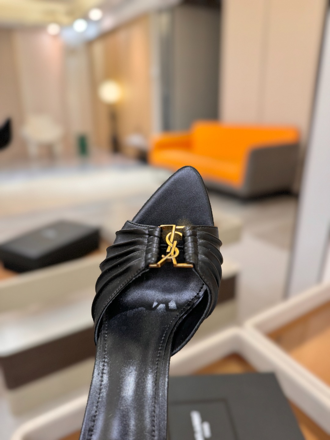 YSL「SAINT LAURENT*」 夏季新品 尖头优雅大气高跟拖鞋 —————————— 尖头设计拉长腿部线条, YSL「SAINT LAURENT*」 夏季新品 尖头优雅大气高跟拖鞋 —————————— 尖头设计拉长腿部线条,
