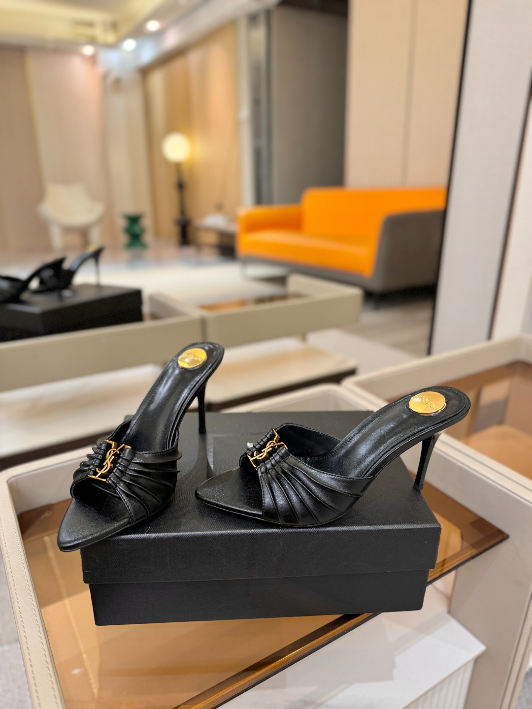 YSL「SAINT LAURENT*」 夏季新品 尖头优雅大气高跟拖鞋 —————————— 尖头设计拉长腿部线条, YSL「SAINT LAURENT*」 夏季新品 尖头优雅大气高跟拖鞋 —————————— 尖头设计拉长腿部线条,