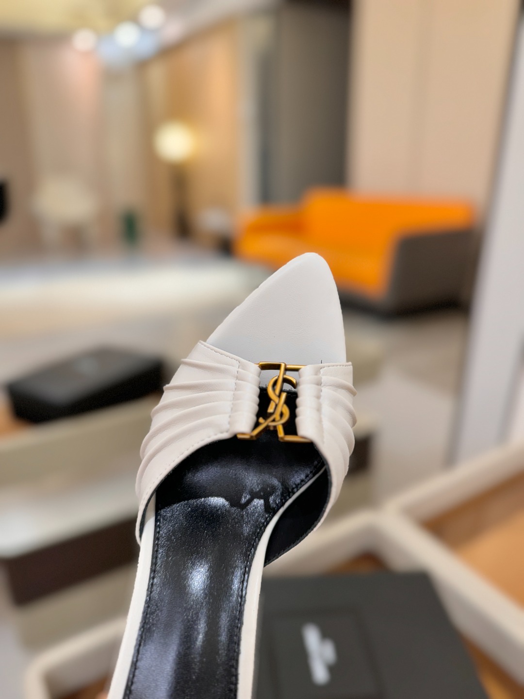 YSL「SAINT LAURENT*」 夏季新品 尖头优雅大气高跟拖鞋 —————————— 尖头设计拉长腿部线条, YSL「SAINT LAURENT*」 夏季新品 尖头优雅大气高跟拖鞋 —————————— 尖头设计拉长腿部线条,