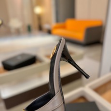 YSL「SAINT LAURENT*」 夏季新品 尖头优雅大气高跟拖鞋 —————————— 尖头设计拉长腿部线条, YSL「SAINT LAURENT*」 夏季新品 尖头优雅大气高跟拖鞋 —————————— 尖头设计拉长腿部线条,