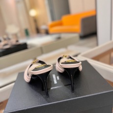 YSL「SAINT LAURENT*」 夏季新品 尖头优雅大气高跟拖鞋 —————————— 尖头设计拉长腿部线条, YSL「SAINT LAURENT*」 夏季新品 尖头优雅大气高跟拖鞋 —————————— 尖头设计拉长腿部线条,