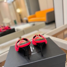 YSL「SAINT LAURENT*」 夏季新品 尖头优雅大气高跟拖鞋 —————————— 尖头设计拉长腿部线条, YSL「SAINT LAURENT*」 夏季新品 尖头优雅大气高跟拖鞋 —————————— 尖头设计拉长腿部线条,