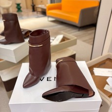 专柜正品级定制版本 GIVENCHY纪梵希 Shark Lock 系列 弧形圆条扣短靴 新款,市面最高版本👍👍👍 纪梵希 专柜正品级定制版本 GIVENCHY纪梵希 Shark Lock 系列 弧形圆条扣短靴 新款,市面最高版本👍👍👍 纪梵希