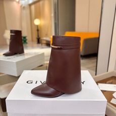 专柜正品级定制版本 GIVENCHY纪梵希 Shark Lock 系列 弧形圆条扣短靴 新款,市面最高版本👍👍👍 纪梵希 专柜正品级定制版本 GIVENCHY纪梵希 Shark Lock 系列 弧形圆条扣短靴 新款,市面最高版本👍👍👍 纪梵希