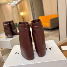 专柜正品级定制版本 GIVENCHY纪梵希 Shark Lock 系列 弧形圆条扣短靴 新款,市面最高版本👍👍👍 纪梵希 专柜正品级定制版本 GIVENCHY纪梵希 Shark Lock 系列 弧形圆条扣短靴 新款,市面最高版本👍👍👍 纪梵希