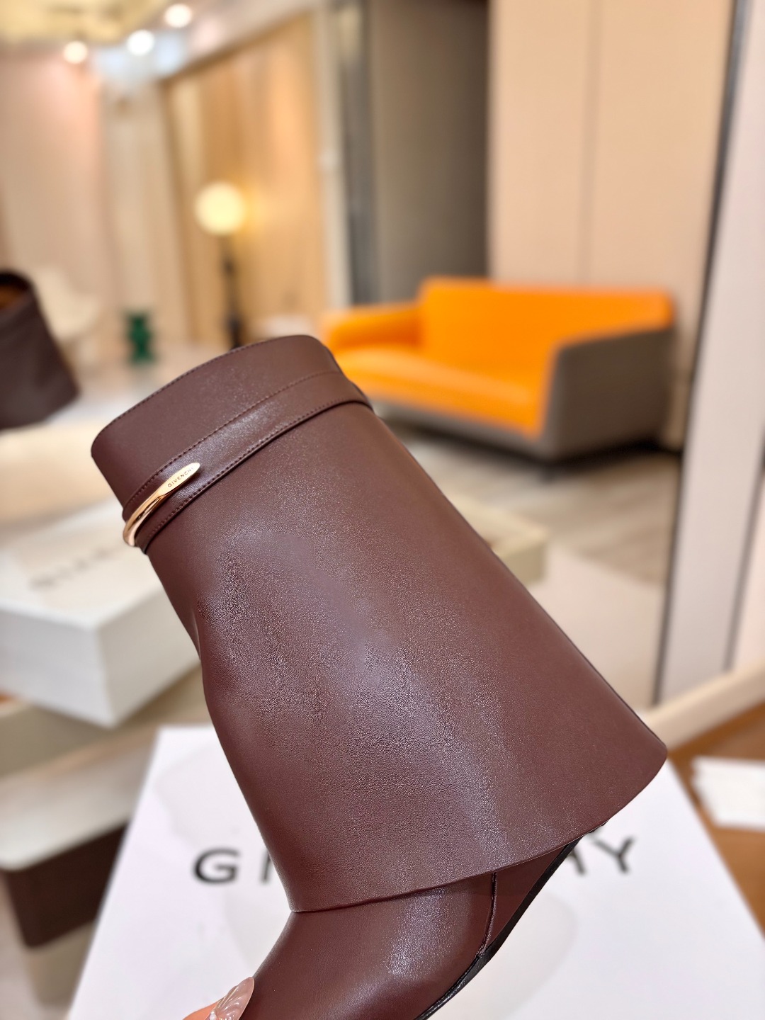 专柜正品级定制版本 GIVENCHY纪梵希 Shark Lock 系列 弧形圆条扣短靴 新款,市面最高版本👍👍👍 纪梵希 专柜正品级定制版本 GIVENCHY纪梵希 Shark Lock 系列 弧形圆条扣短靴 新款,市面最高版本👍👍👍 纪梵希