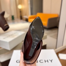 专柜正品级定制版本 GIVENCHY纪梵希 Shark Lock 系列 弧形圆条扣短靴 新款,市面最高版本👍👍👍 纪梵希 专柜正品级定制版本 GIVENCHY纪梵希 Shark Lock 系列 弧形圆条扣短靴 新款,市面最高版本👍👍👍 纪梵希