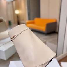 专柜正品级定制版本 GIVENCHY纪梵希 Shark Lock 系列 弧形圆条扣短靴 新款,市面最高版本👍👍👍 纪梵希 专柜正品级定制版本 GIVENCHY纪梵希 Shark Lock 系列 弧形圆条扣短靴 新款,市面最高版本👍👍👍 纪梵希