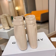 专柜正品级定制版本 GIVENCHY纪梵希 Shark Lock 系列 弧形圆条扣短靴 新款,市面最高版本👍👍👍 纪梵希 专柜正品级定制版本 GIVENCHY纪梵希 Shark Lock 系列 弧形圆条扣短靴 新款,市面最高版本👍👍👍 纪梵希