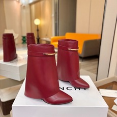 专柜正品级定制版本 GIVENCHY纪梵希 Shark Lock 系列 弧形圆条扣短靴 新款,市面最高版本👍👍👍 纪梵希 专柜正品级定制版本 GIVENCHY纪梵希 Shark Lock 系列 弧形圆条扣短靴 新款,市面最高版本👍👍👍 纪梵希