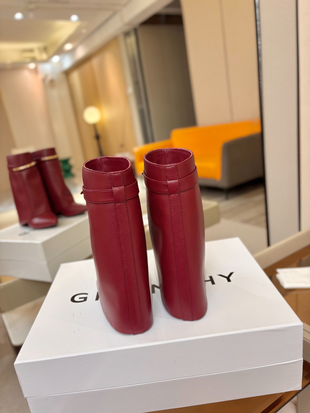 专柜正品级定制版本 GIVENCHY纪梵希 Shark Lock 系列 弧形圆条扣短靴 新款,市面最高版本👍👍👍 纪梵希 专柜正品级定制版本 GIVENCHY纪梵希 Shark Lock 系列 弧形圆条扣短靴 新款,市面最高版本👍👍👍 纪梵希