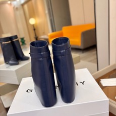 专柜正品级定制版本 GIVENCHY纪梵希 Shark Lock 系列 弧形圆条扣短靴 新款,市面最高版本👍👍👍 纪梵希 专柜正品级定制版本 GIVENCHY纪梵希 Shark Lock 系列 弧形圆条扣短靴 新款,市面最高版本👍👍👍 纪梵希