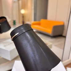 专柜正品级定制版本 GIVENCHY纪梵希 Shark Lock 系列 弧形圆条扣短靴 新款,市面最高版本👍👍👍 纪梵希 专柜正品级定制版本 GIVENCHY纪梵希 Shark Lock 系列 弧形圆条扣短靴 新款,市面最高版本👍👍👍 纪梵希