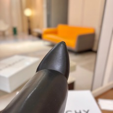 专柜正品级定制版本 GIVENCHY纪梵希 Shark Lock 系列 弧形圆条扣短靴 新款,市面最高版本👍👍👍 纪梵希 专柜正品级定制版本 GIVENCHY纪梵希 Shark Lock 系列 弧形圆条扣短靴 新款,市面最高版本👍👍👍 纪梵希