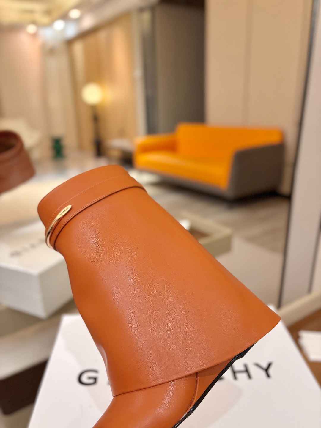 专柜正品级定制版本 GIVENCHY纪梵希 Shark Lock 系列 弧形圆条扣短靴 新款,市面最高版本👍👍👍 纪梵希 专柜正品级定制版本 GIVENCHY纪梵希 Shark Lock 系列 弧形圆条扣短靴 新款,市面最高版本👍👍👍 纪梵希