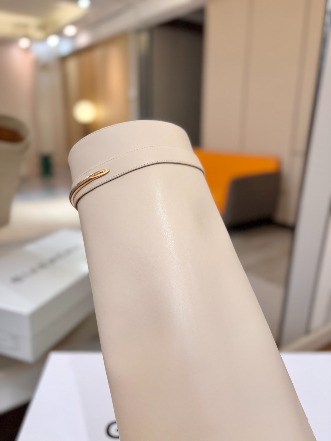 专柜正品级定制版本 GIVENCHY纪梵希 Shark Lock 系列 弧形圆条扣长靴 新款,市面最高版本👍👍👍 纪梵希 专柜正品级定制版本 GIVENCHY纪梵希 Shark Lock 系列 弧形圆条扣长靴 新款,市面最高版本👍👍👍 纪梵希