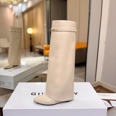 专柜正品级定制版本 GIVENCHY纪梵希 Shark Lock 系列 弧形圆条扣长靴 新款,市面最高版本👍👍👍 纪梵希 专柜正品级定制版本 GIVENCHY纪梵希 Shark Lock 系列 弧形圆条扣长靴 新款,市面最高版本👍👍👍 纪梵希