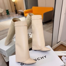 专柜正品级定制版本 GIVENCHY纪梵希 Shark Lock 系列 弧形圆条扣长靴 新款,市面最高版本👍👍👍 纪梵希 专柜正品级定制版本 GIVENCHY纪梵希 Shark Lock 系列 弧形圆条扣长靴 新款,市面最高版本👍👍👍 纪梵希
