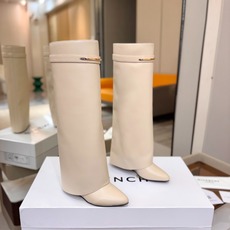 专柜正品级定制版本 GIVENCHY纪梵希 Shark Lock 系列 弧形圆条扣长靴 新款,市面最高版本👍👍👍 纪梵希 专柜正品级定制版本 GIVENCHY纪梵希 Shark Lock 系列 弧形圆条扣长靴 新款,市面最高版本👍👍👍 纪梵希