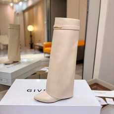 专柜正品级定制版本 GIVENCHY纪梵希 Shark Lock 系列 弧形圆条扣长靴 新款,市面最高版本👍👍👍 纪梵希 专柜正品级定制版本 GIVENCHY纪梵希 Shark Lock 系列 弧形圆条扣长靴 新款,市面最高版本👍👍👍 纪梵希