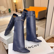 专柜正品级定制版本 GIVENCHY纪梵希 Shark Lock 系列 弧形圆条扣长靴 新款,市面最高版本👍👍👍 纪梵希 专柜正品级定制版本 GIVENCHY纪梵希 Shark Lock 系列 弧形圆条扣长靴 新款,市面最高版本👍👍👍 纪梵希