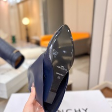 专柜正品级定制版本 GIVENCHY纪梵希 Shark Lock 系列 弧形圆条扣长靴 新款,市面最高版本👍👍👍 纪梵希 专柜正品级定制版本 GIVENCHY纪梵希 Shark Lock 系列 弧形圆条扣长靴 新款,市面最高版本👍👍👍 纪梵希
