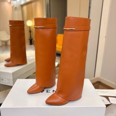 专柜正品级定制版本 GIVENCHY纪梵希 Shark Lock 系列 弧形圆条扣长靴 新款,市面最高版本👍👍👍 纪梵希 专柜正品级定制版本 GIVENCHY纪梵希 Shark Lock 系列 弧形圆条扣长靴 新款,市面最高版本👍👍👍 纪梵希